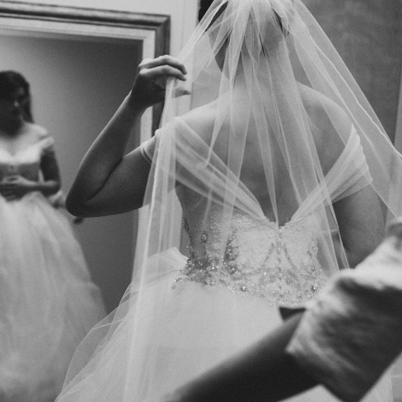 Wedding dress - Picture 2 of 4